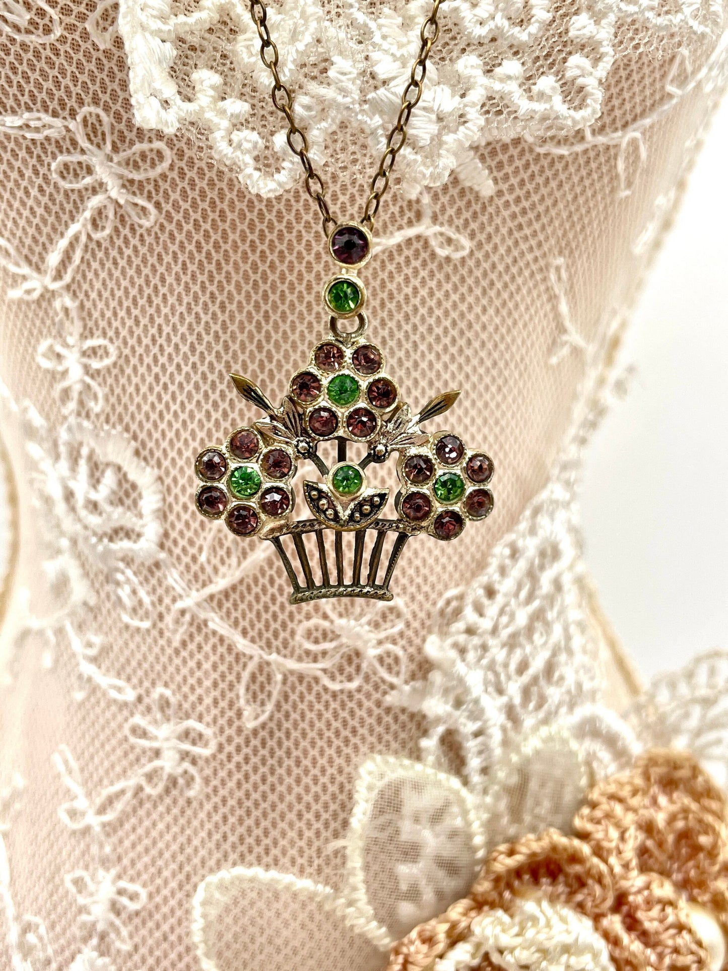 Vintage Arts and Crafts Style Necklace - Floral / Flowers / 1950s / 1960s / Kitsch / Jardiniere / Pendant