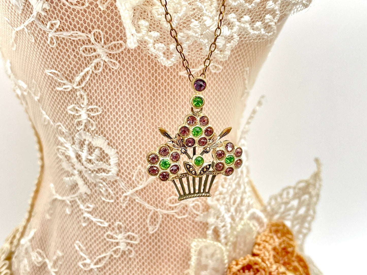 Vintage Arts and Crafts Style Necklace - Floral / Flowers / 1950s / 1960s / Kitsch / Jardiniere / Pendant