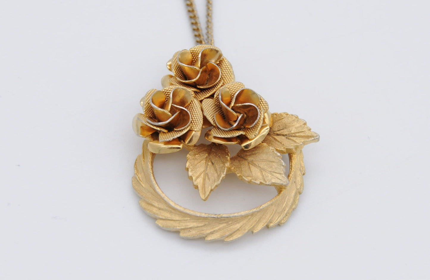 Vintage Floral Gold Tone Necklace - Mid-Century Necklace / Roses / Flower Pendant / Nature / Leaves / Wreath / Textured / Gift