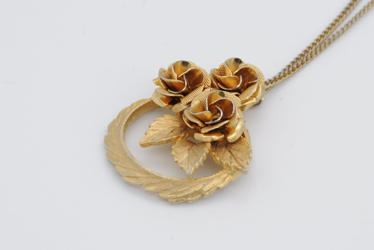 Vintage Floral Gold Tone Necklace - Mid-Century Necklace / Roses / Flower Pendant / Nature / Leaves / Wreath / Textured / Gift