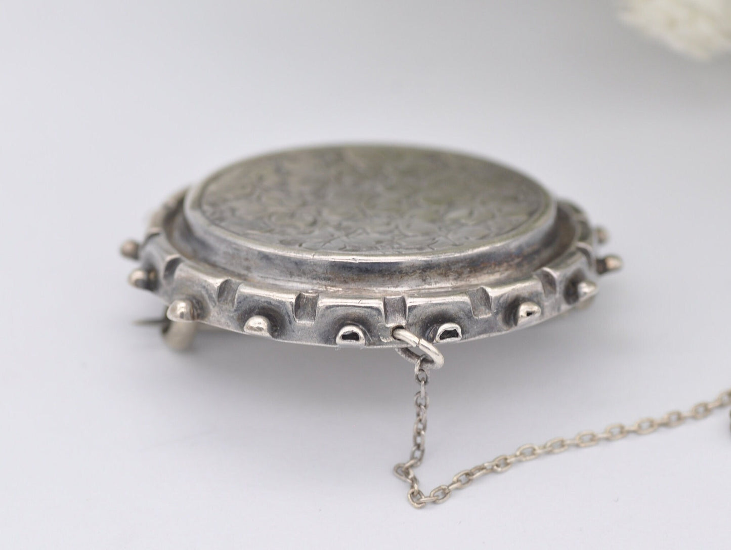 Antique Victorian Sterling Silver Foliate Brooch - Victorian Aesthetic / Detailed / 925 / Pin / Safety Chain / Etching / Engraving / Circle