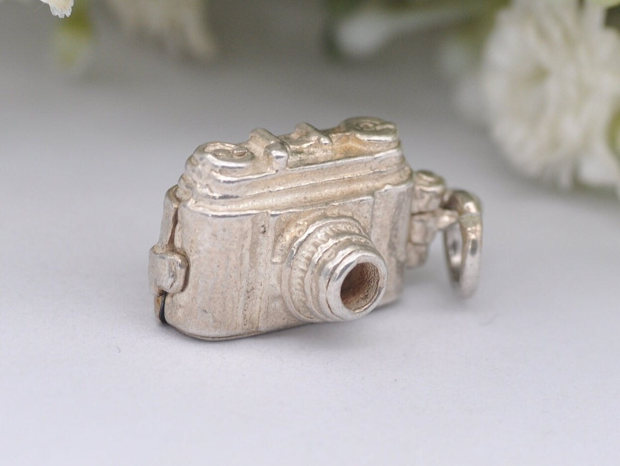 Vintage Sterling Silver Opening Camera Charm / Pendant - Opening to a Bird / Articulated / Hinge / Photography / Charm Bracelet