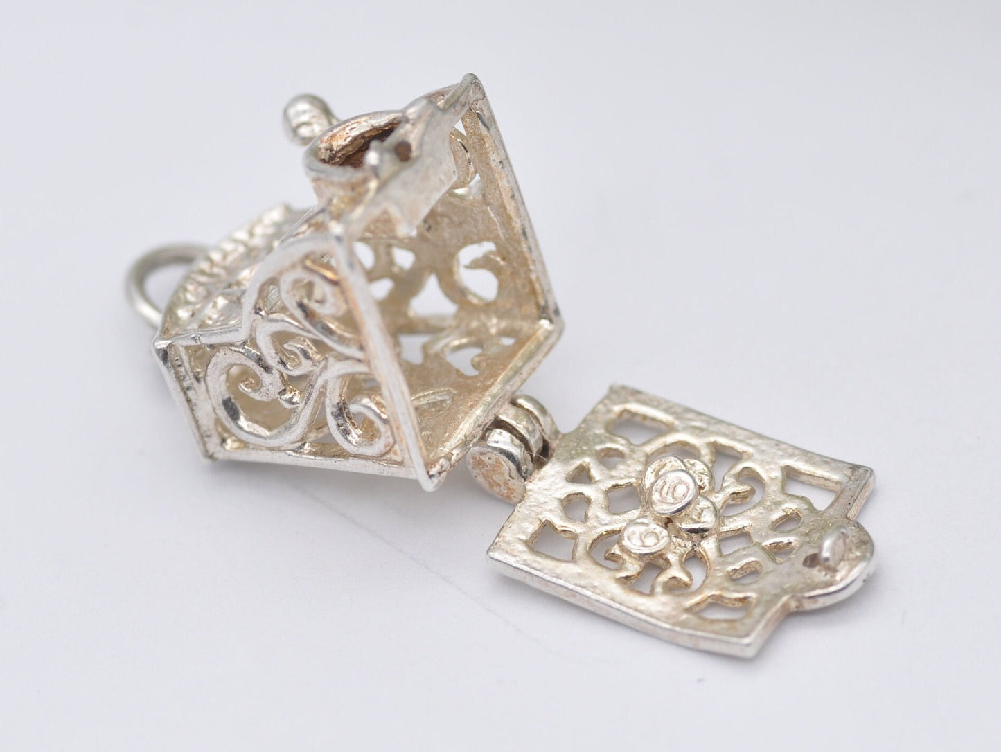 Vintage Silver Slot Machine Opening Charm / Pendant - Coins / Articulated / Gambling / Hinge / Money / Interesting / Charm Bracelet