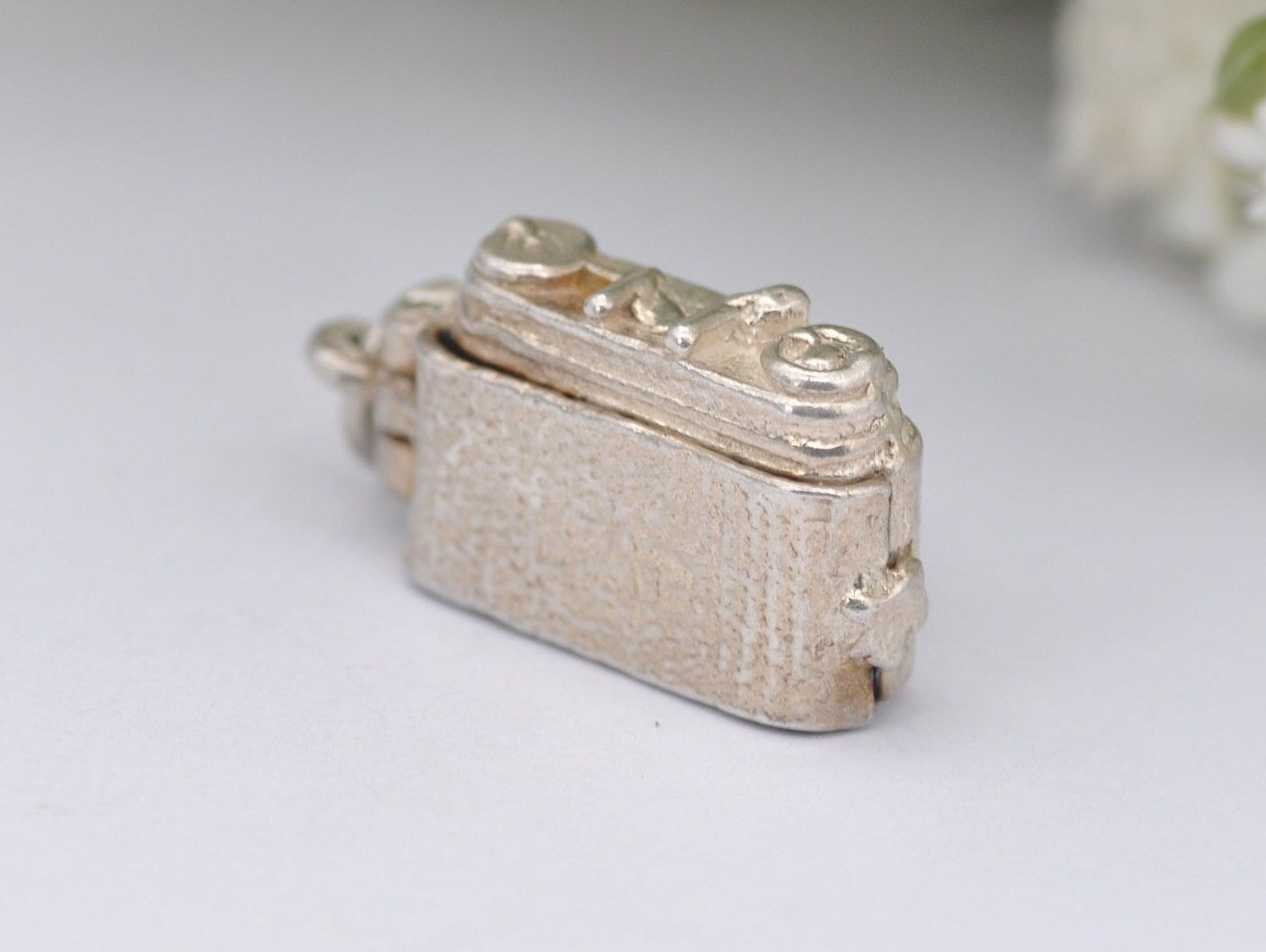 Vintage Sterling Silver Opening Camera Charm / Pendant - Opening to a Bird / Articulated / Hinge / Photography / Charm Bracelet