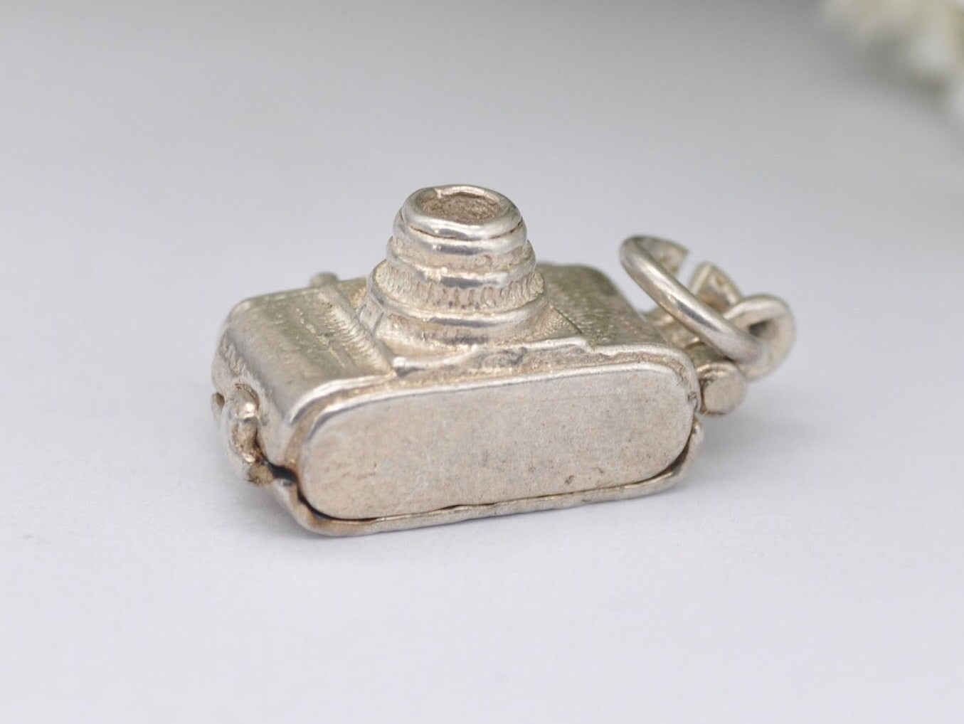 Vintage Sterling Silver Opening Camera Charm / Pendant - Opening to a Bird / Articulated / Hinge / Photography / Charm Bracelet