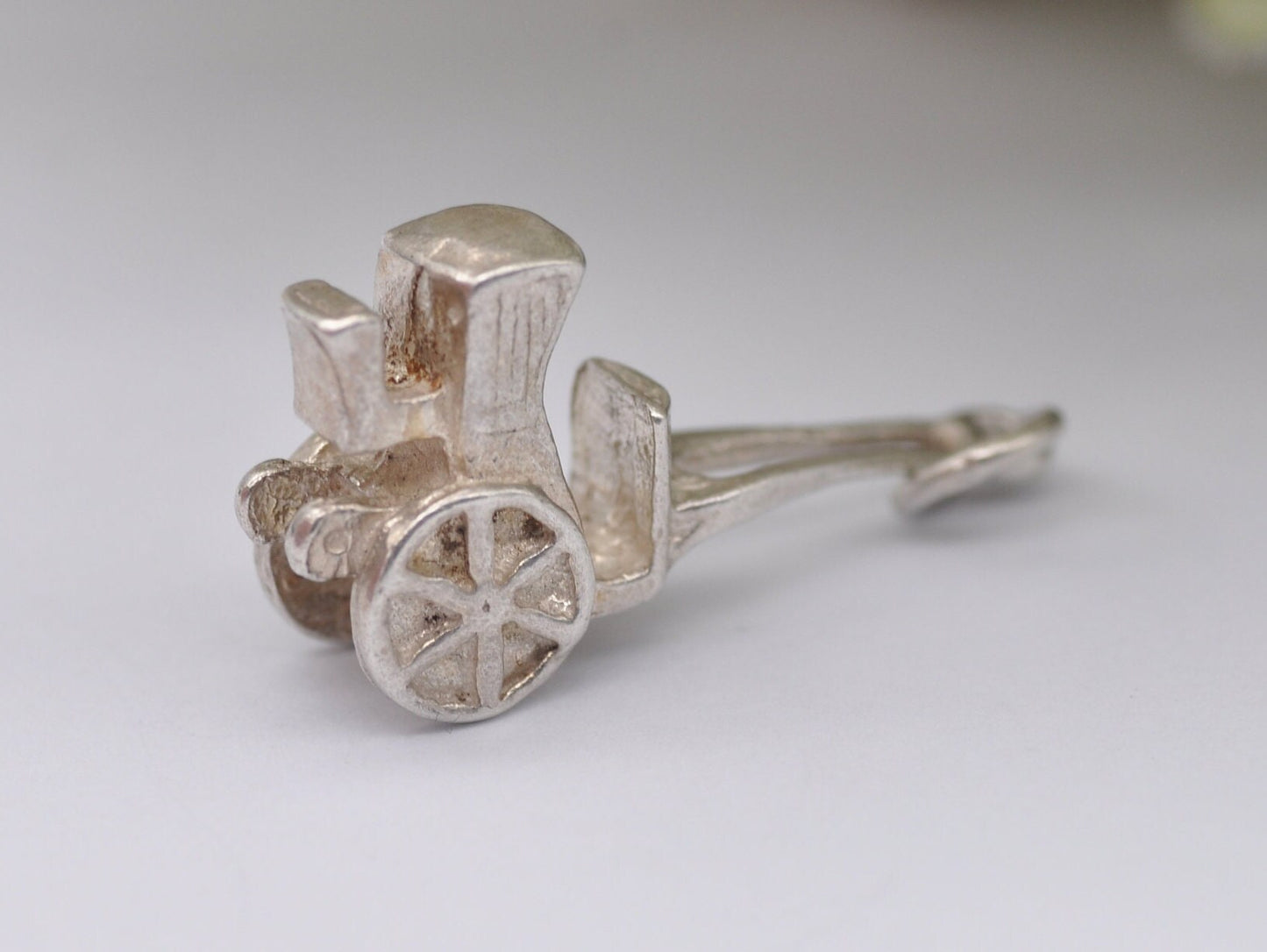Vintage Silver Carriage Charm / Pendant - Travel / Detailed / Charm Bracelet