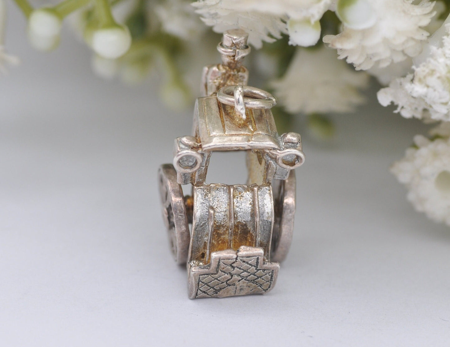 Vintage Silver Carriage Charm / Pendant - Spinning Wheels / Large / Man / Travel / Detailed / Charm Bracelet