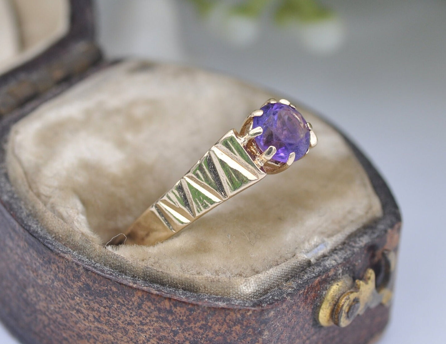 Vintage 9ct Gold and Amethyst Solitaire Ring - 9K / 375 / Cocktail Ring / Purple / Statement / 1980 / 80s / UK Size - L / US Size - 5 3/4