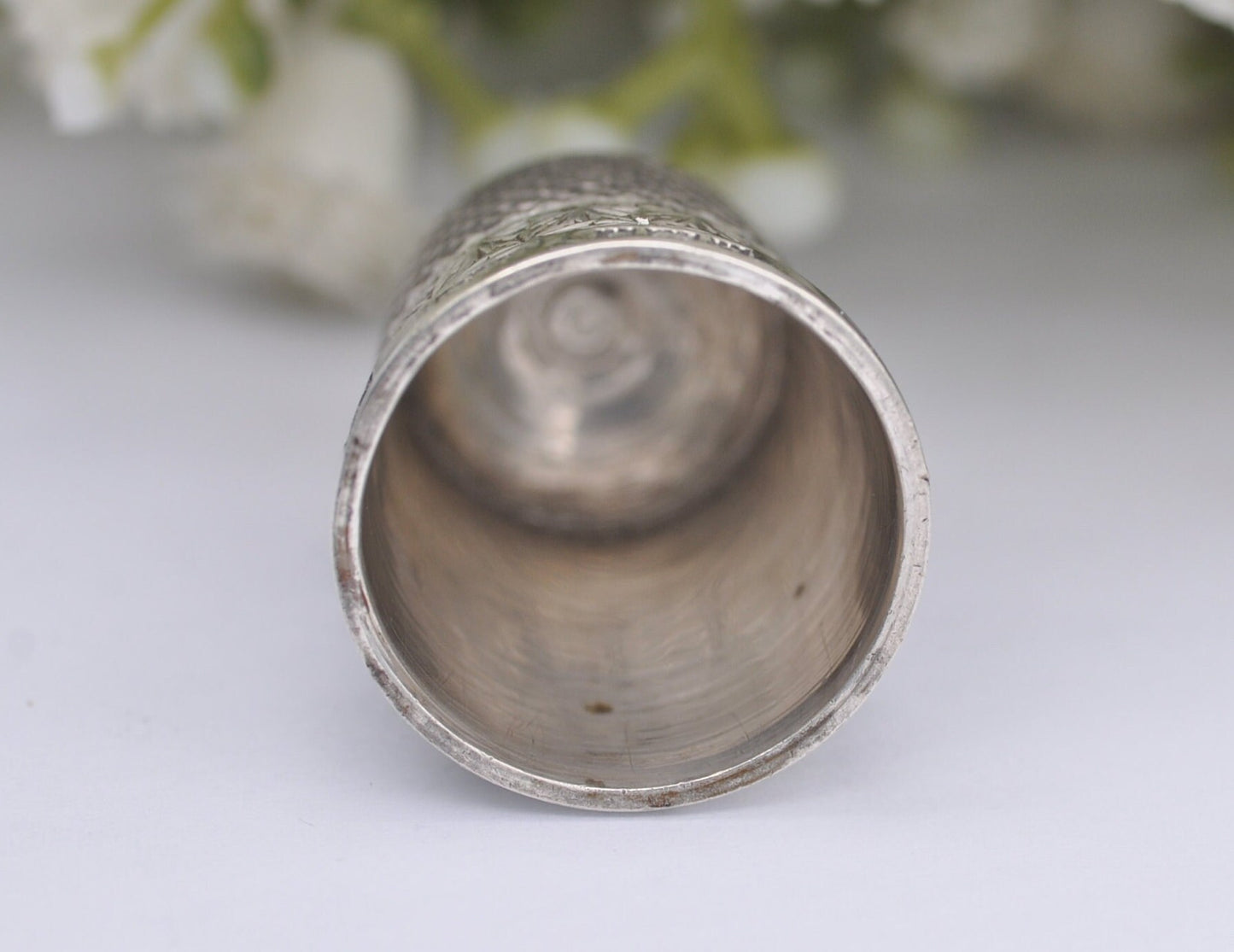 Vintage HG&S Thimble - Henry Griffith and Sons Ltd | 1952 | 18 | Floral | Flower | Sewing | Detailed | Patterned | Sterling Silver