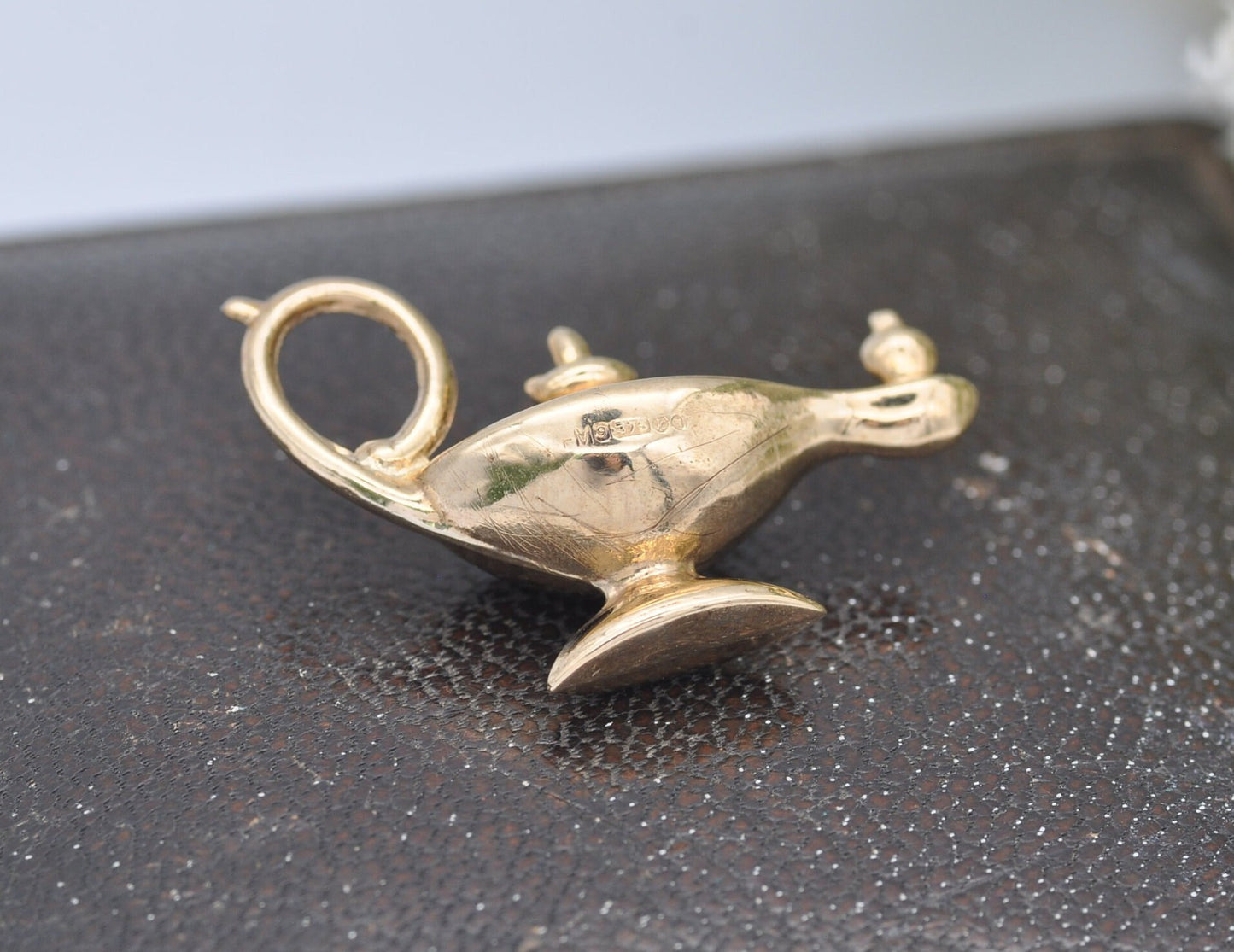 Vintage 9ct Gold Lamp Charm - Genie / Magic Lamp / Aladdin / Detailed / Solid Gold