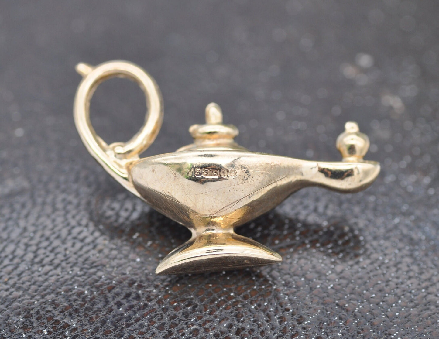 Vintage 9ct Gold Lamp Charm - Genie / Magic Lamp / Aladdin / Detailed / Solid Gold