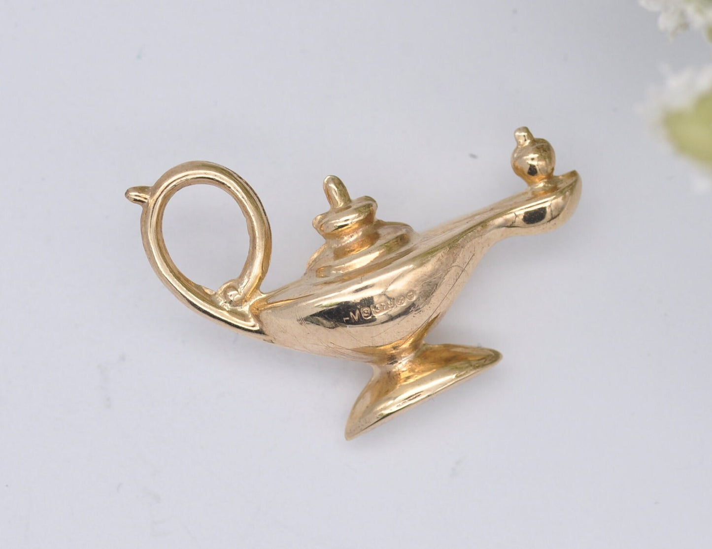 Vintage 9ct Gold Lamp Charm - Genie / Magic Lamp / Aladdin / Detailed / Solid Gold