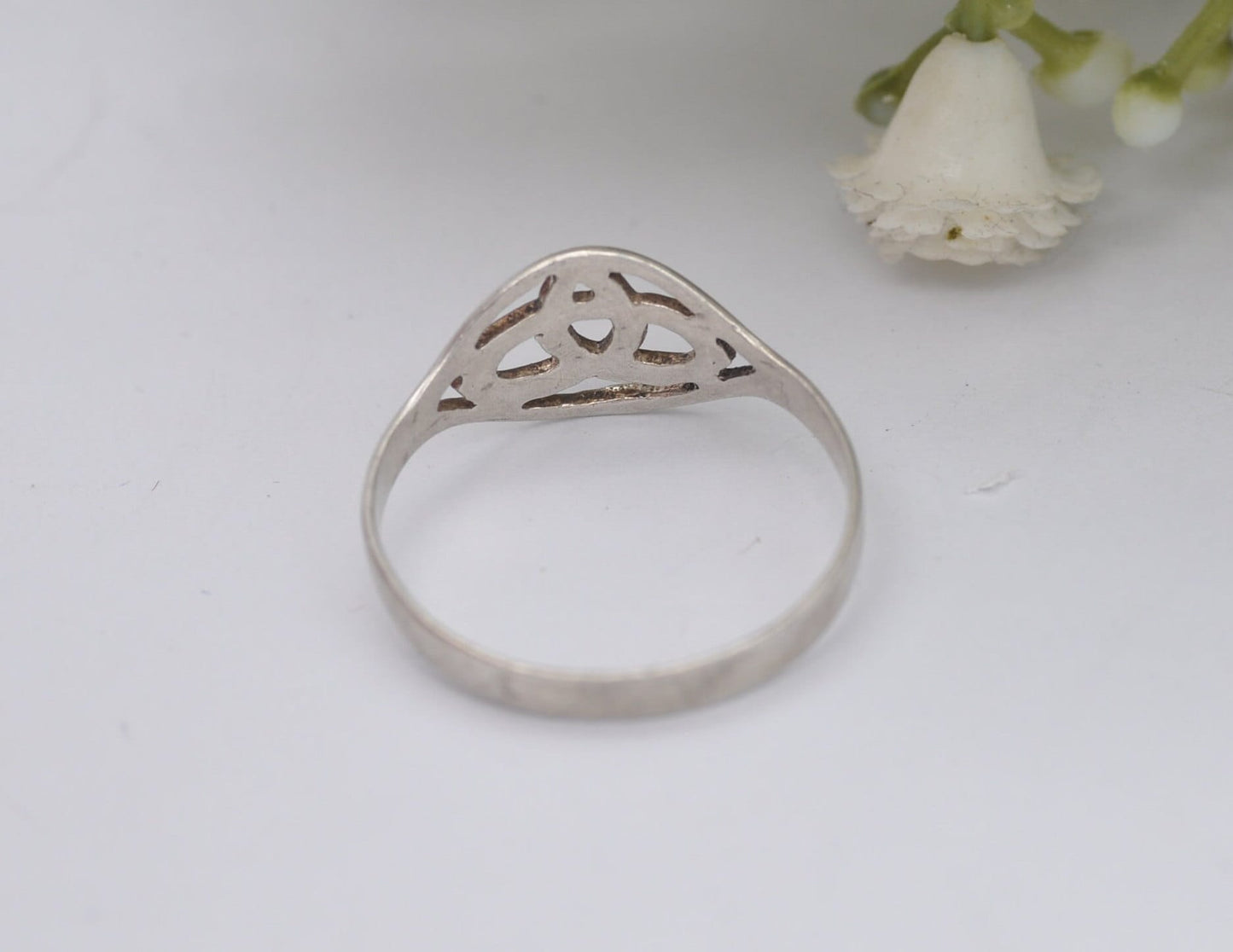 Celtic Silver Ring - Vintage 925 Sterling Silver Band | Openwork Celtic Knot | Minimalist Circle | Scottish | UK Size - S | US Size - 9
