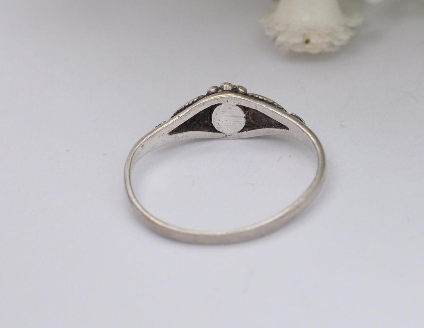 Vintage Sterling Silver Yin and Yang Ring - Vintage / Detailed Shoulders / Unisex Ornate / Black & White / UK Size - O 1/2 / US Size - 7 1/2