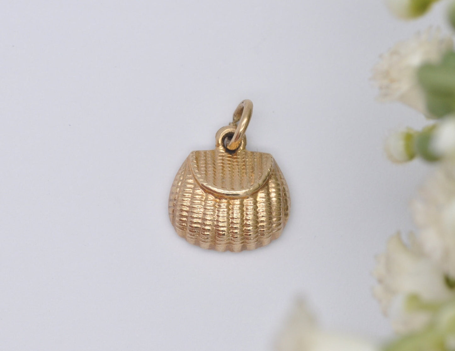 9ct Gold Handbag Charm - Vintage Solid Gold / Scallop Bag / Women's Bag / Birmingham Hallmarks / Charm Bracelet / Pendant Necklace / Texture