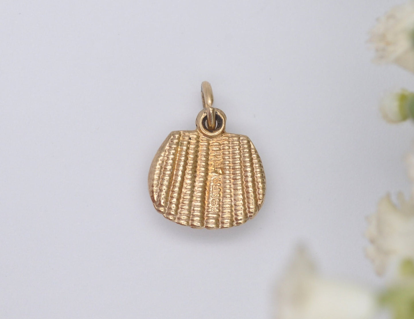 9ct Gold Handbag Charm - Vintage Solid Gold / Scallop Bag / Women's Bag / Birmingham Hallmarks / Charm Bracelet / Pendant Necklace / Texture