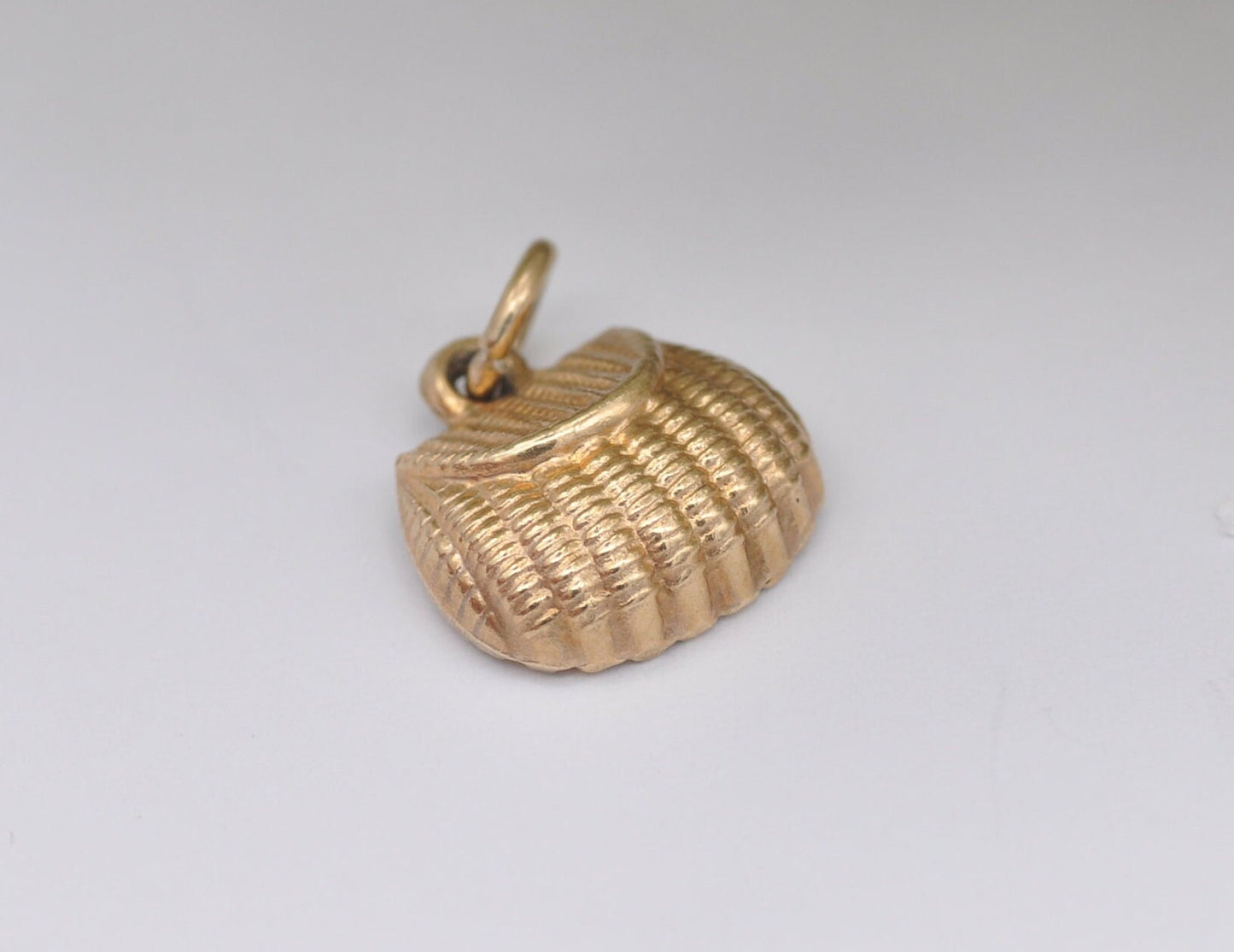 9ct Gold Handbag Charm - Vintage Solid Gold / Scallop Bag / Women's Bag / Birmingham Hallmarks / Charm Bracelet / Pendant Necklace / Texture