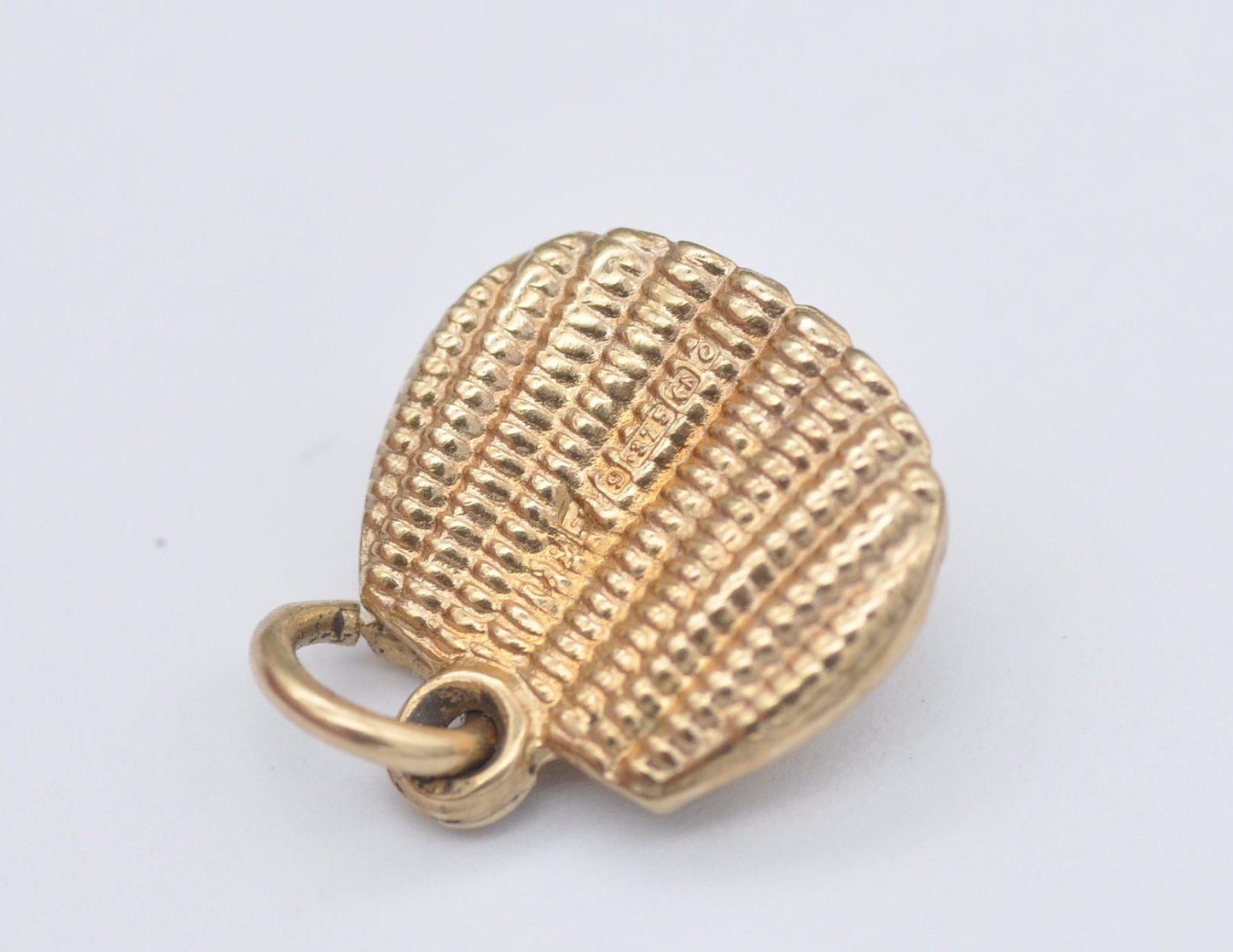 9ct Gold Handbag Charm - Vintage Solid Gold / Scallop Bag / Women's Bag / Birmingham Hallmarks / Charm Bracelet / Pendant Necklace / Texture