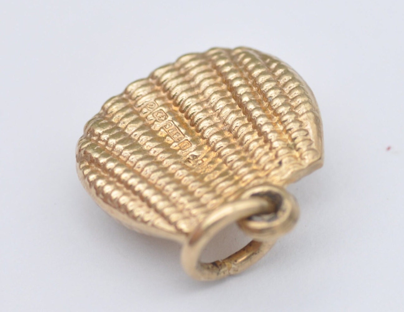 9ct Gold Handbag Charm - Vintage Solid Gold / Scallop Bag / Women's Bag / Birmingham Hallmarks / Charm Bracelet / Pendant Necklace / Texture
