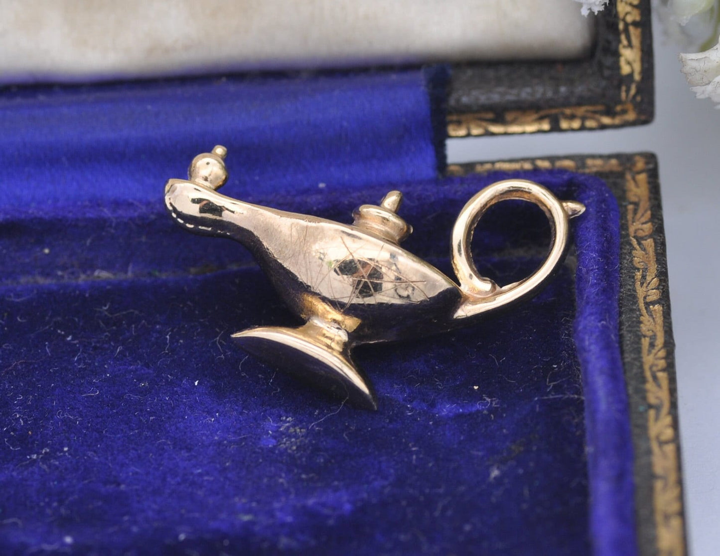 Vintage 9ct Gold Lamp Charm - Genie / Magic Lamp / Aladdin / Detailed / Solid Gold