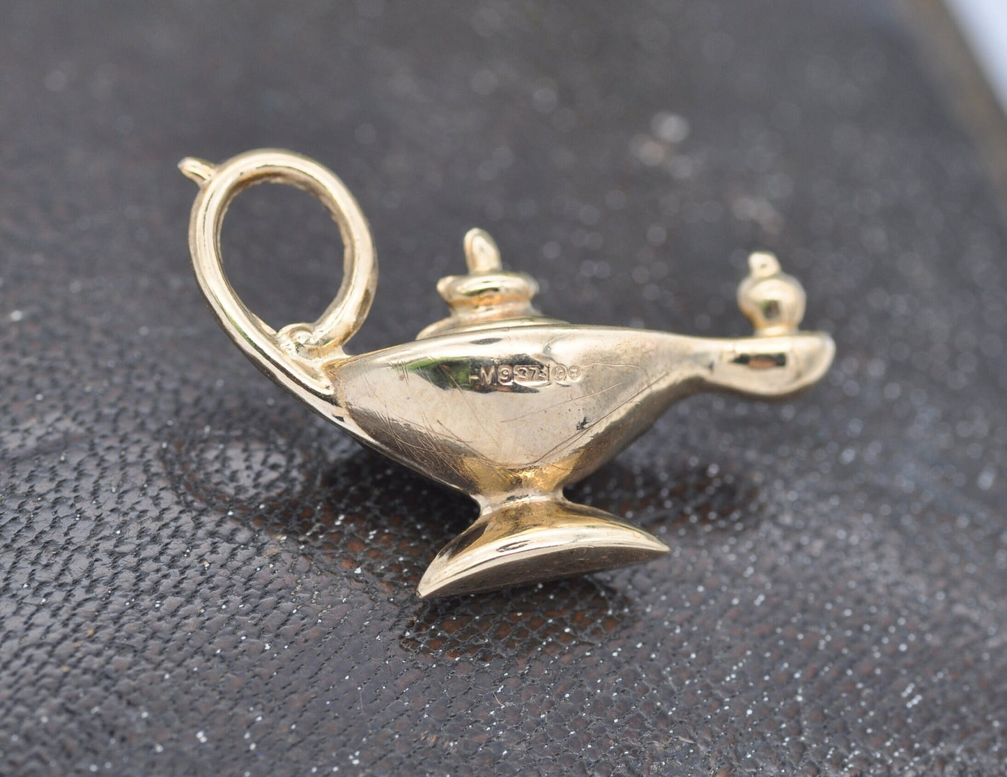 Vintage 9ct Gold Lamp Charm - Genie / Magic Lamp / Aladdin / Detailed / Solid Gold