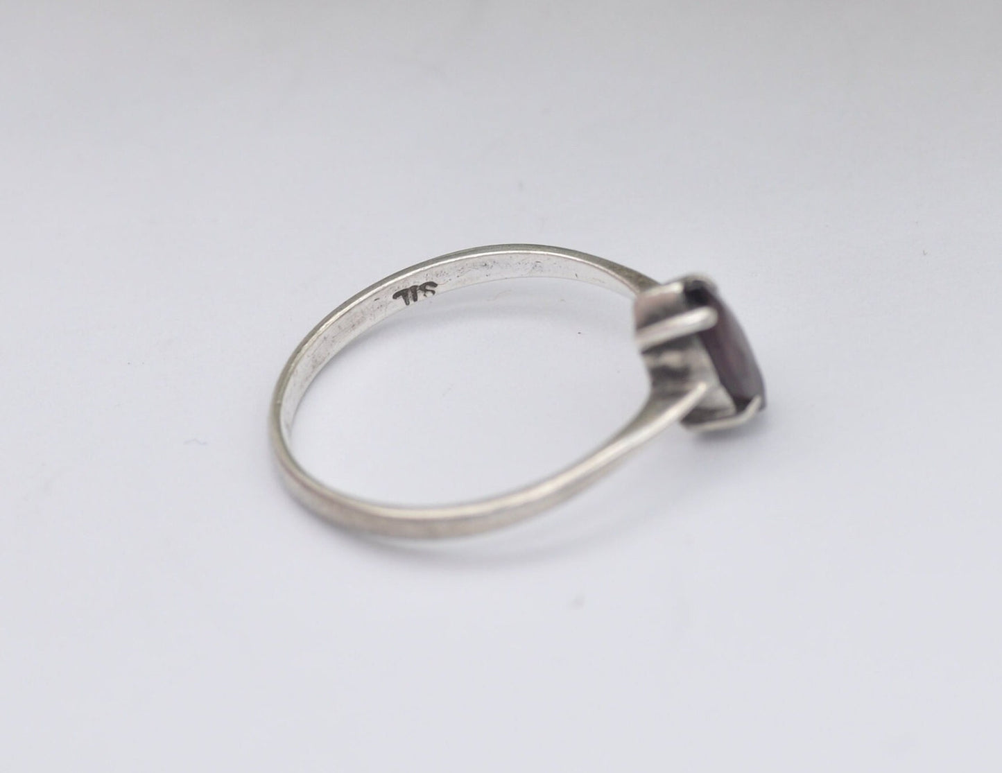 Silver Garnet Solitaire Ring - Vintage Statement / Faceted Gemstone / Navette / Marquise Shape / UK Size - L / US Size - 5 3/4
