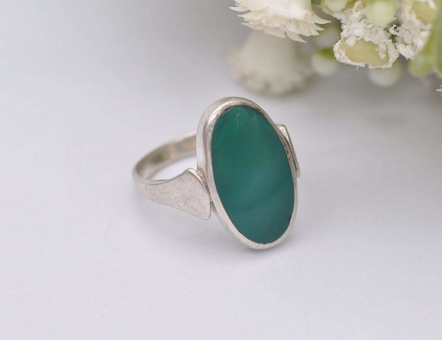 Sterling Silver & Chrysoprase Ring Vintage - Large Oval / Mid-Century Modernist Ring / 925 / Cabochon / UK Size - L 1/2 / US Size - 6