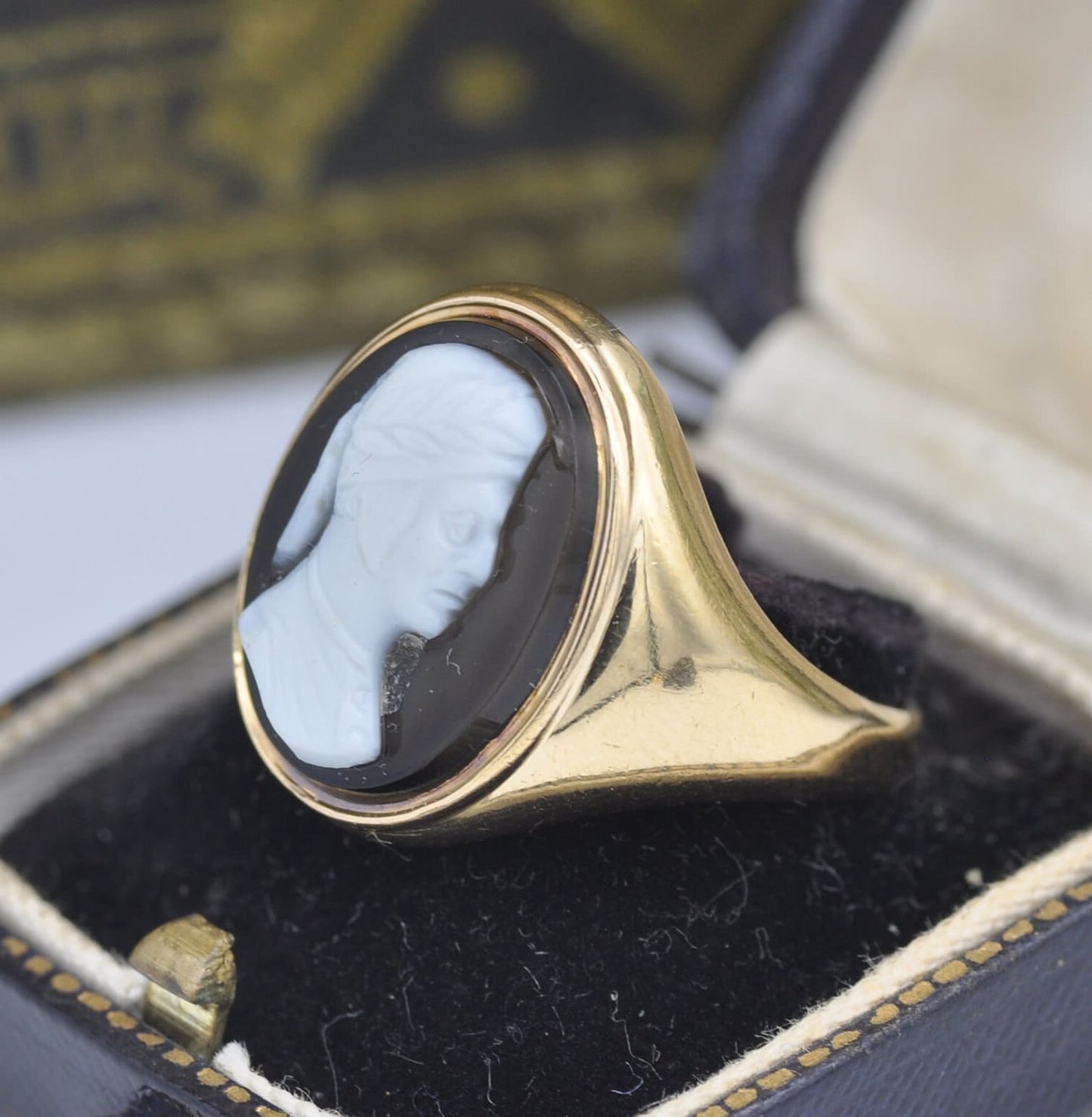Antique 18ct Gold Onyx Cameo Signet Ring with Dante Portrait