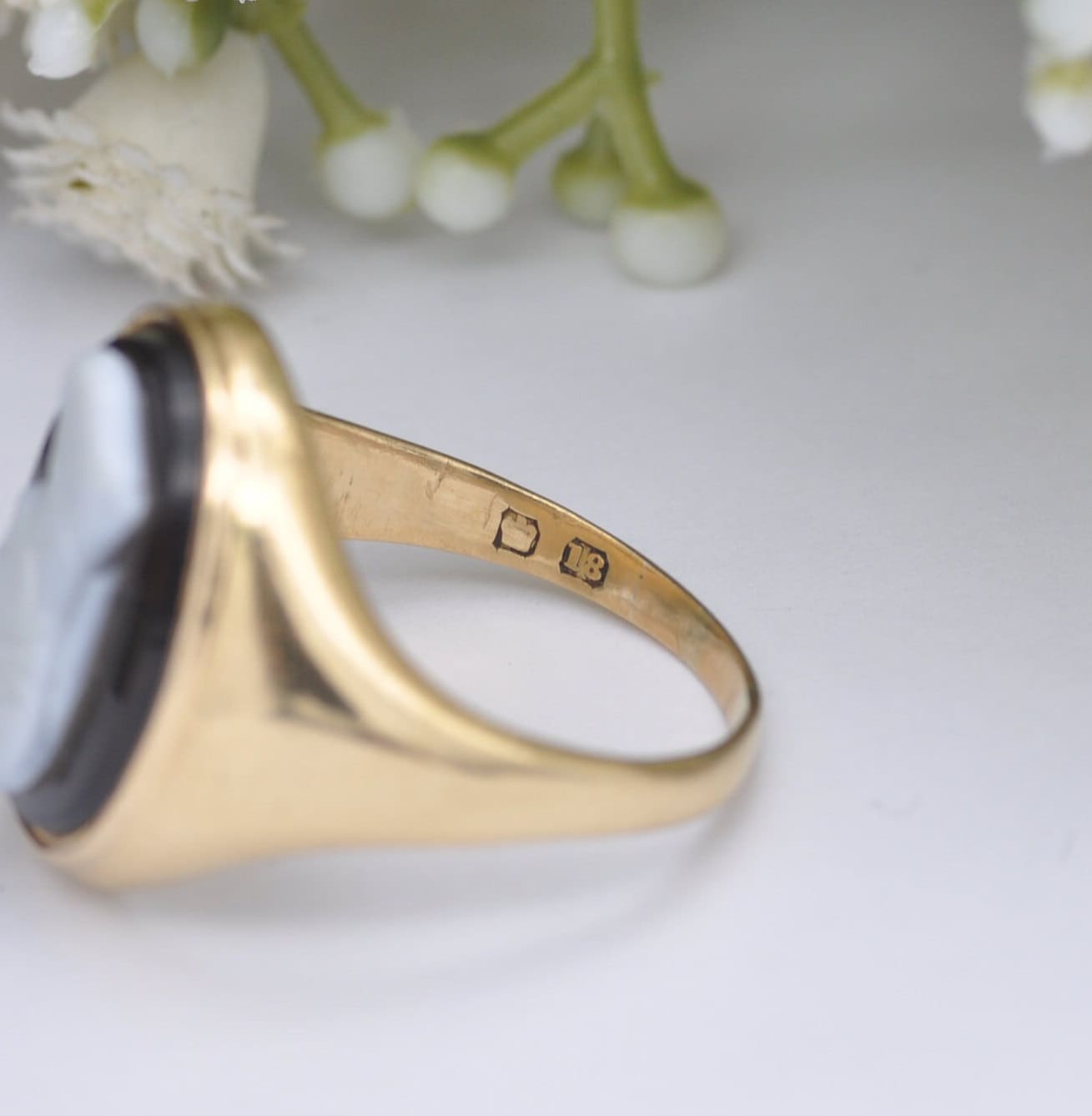 Antique 18ct Gold Onyx Cameo Signet Ring with Dante Portrait