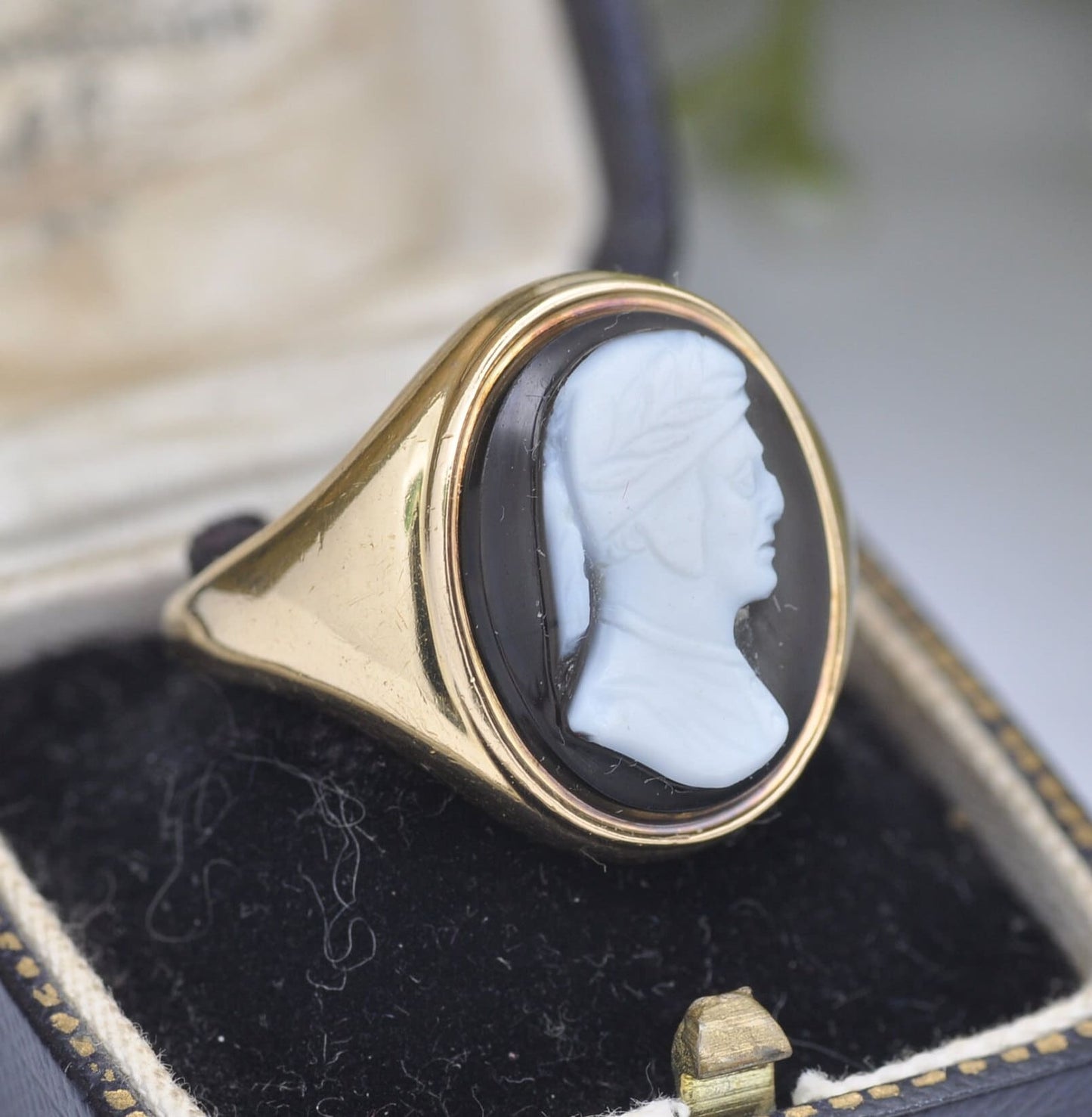 Antique 18ct Gold Onyx Cameo Signet Ring with Dante Portrait
