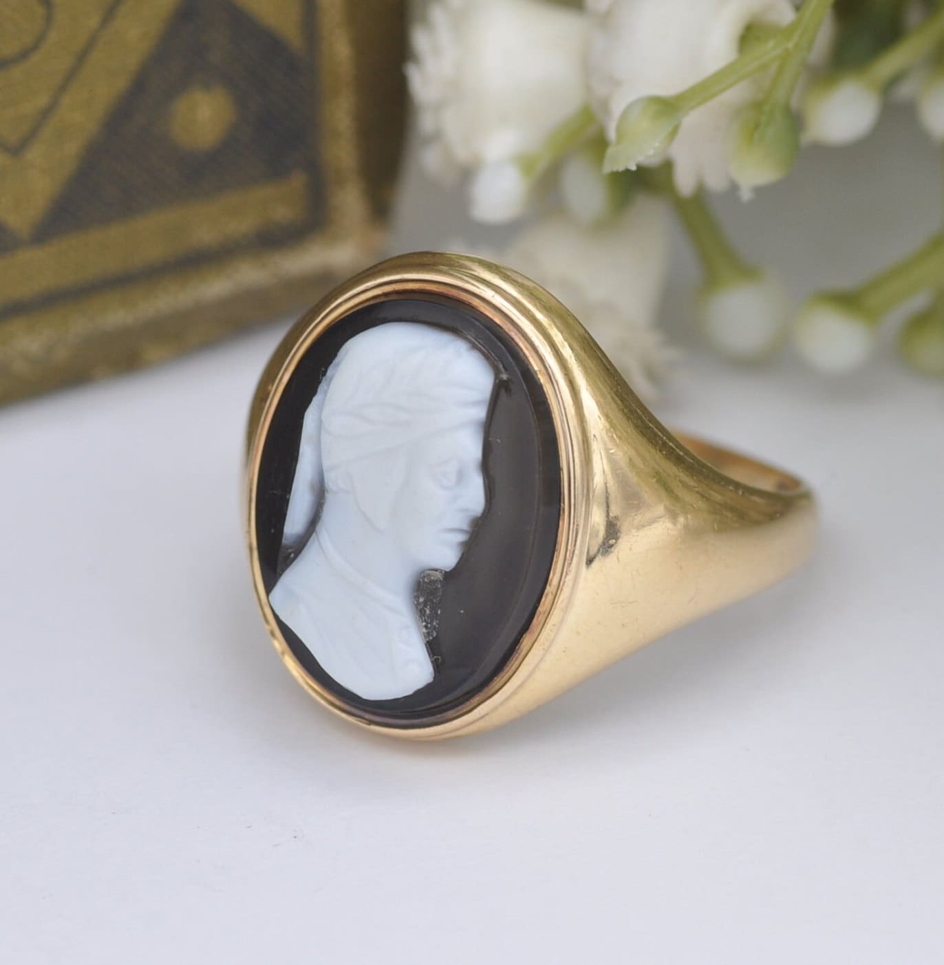 Antique 18ct Gold Onyx Cameo Signet Ring with Dante Portrait