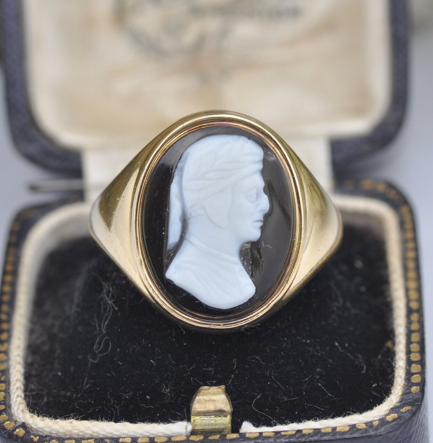 Antique 18ct Gold Onyx Cameo Signet Ring with Dante Portrait