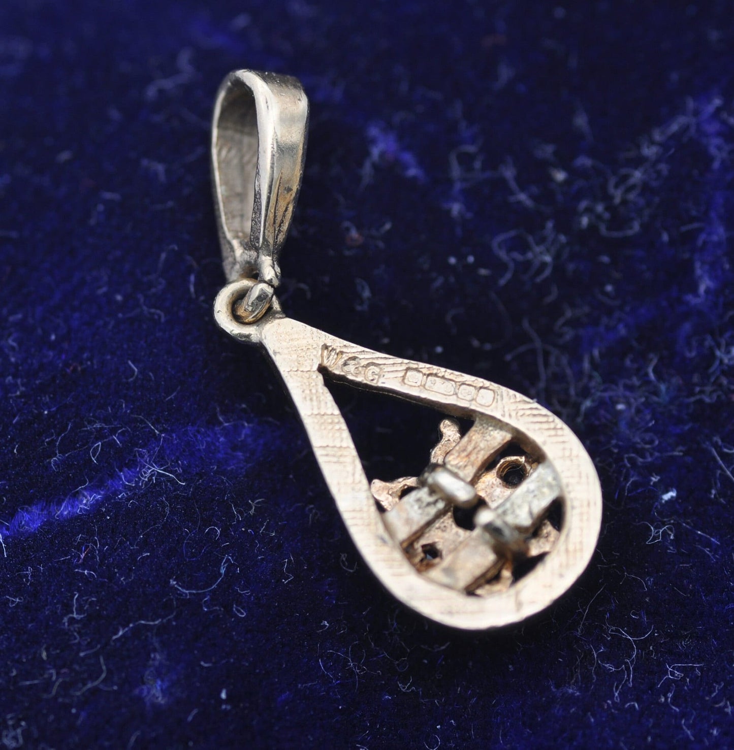 9ct Gold Sapphire Flower Pendant 1981 with Diamond Cut Mount