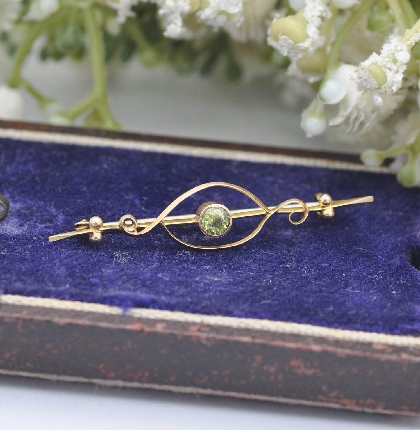 Antique 9ct Gold Peridot Bar Brooch - Edwardian Gold Jewellery