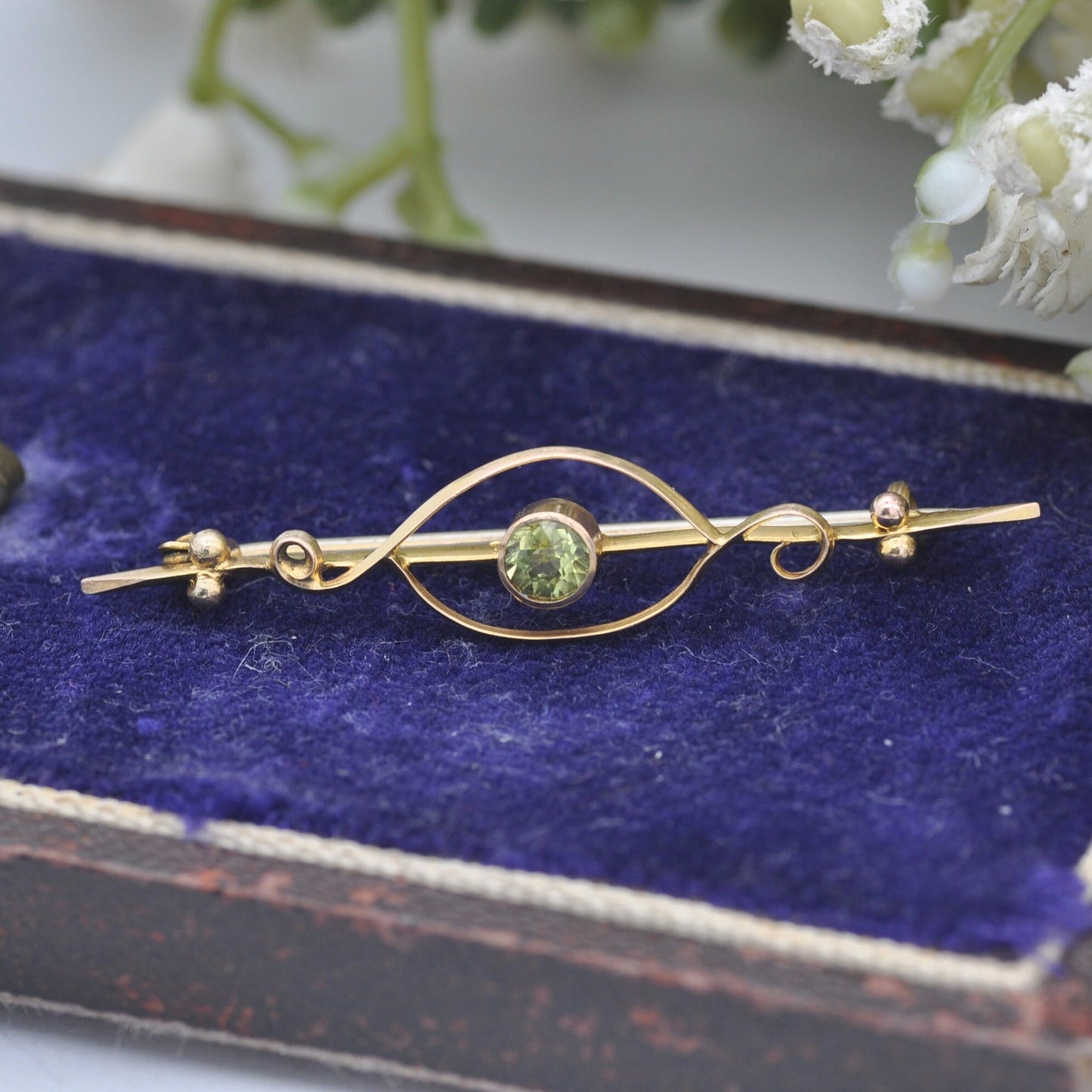 Antique 9ct Gold Peridot Bar Brooch - Edwardian Gold Jewellery