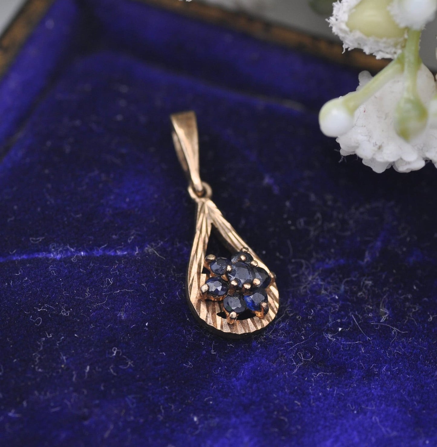 9ct Gold Sapphire Flower Pendant 1981 with Diamond Cut Mount