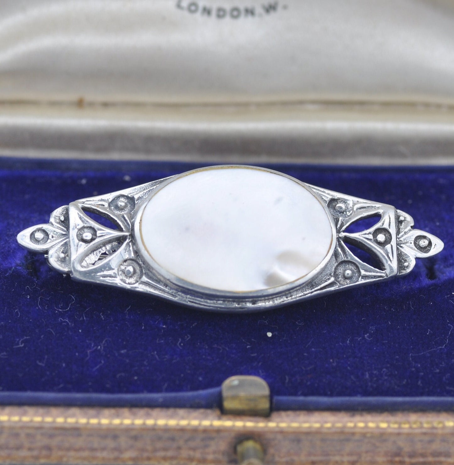Vintage Sterling Silver Mother of Pearl Brooch - Ornate Leaf Design | Oval Shape