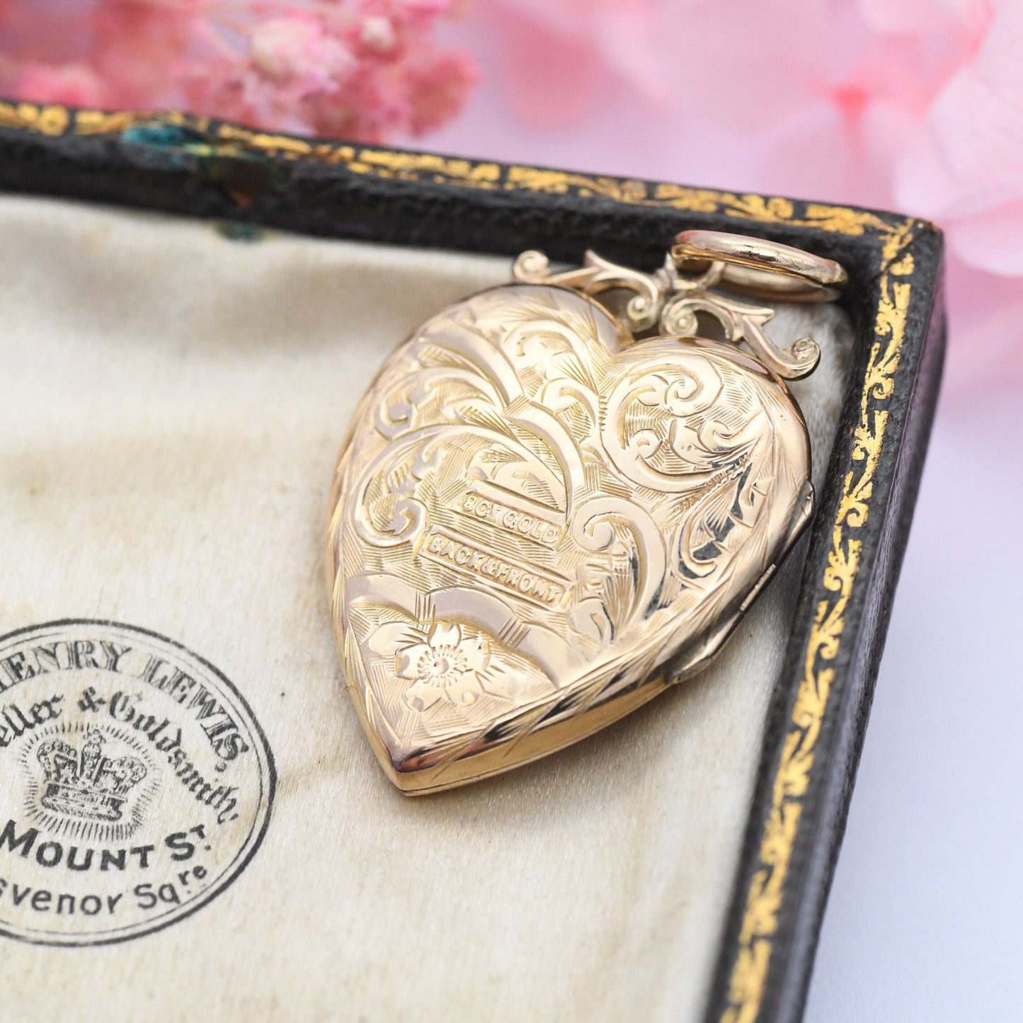 Antique 9ct Gold Back and Front Heart Locket with Engraved Floral Scrolling Design - Blank Engraving | Victorian Aesthetic Movement Flowers
