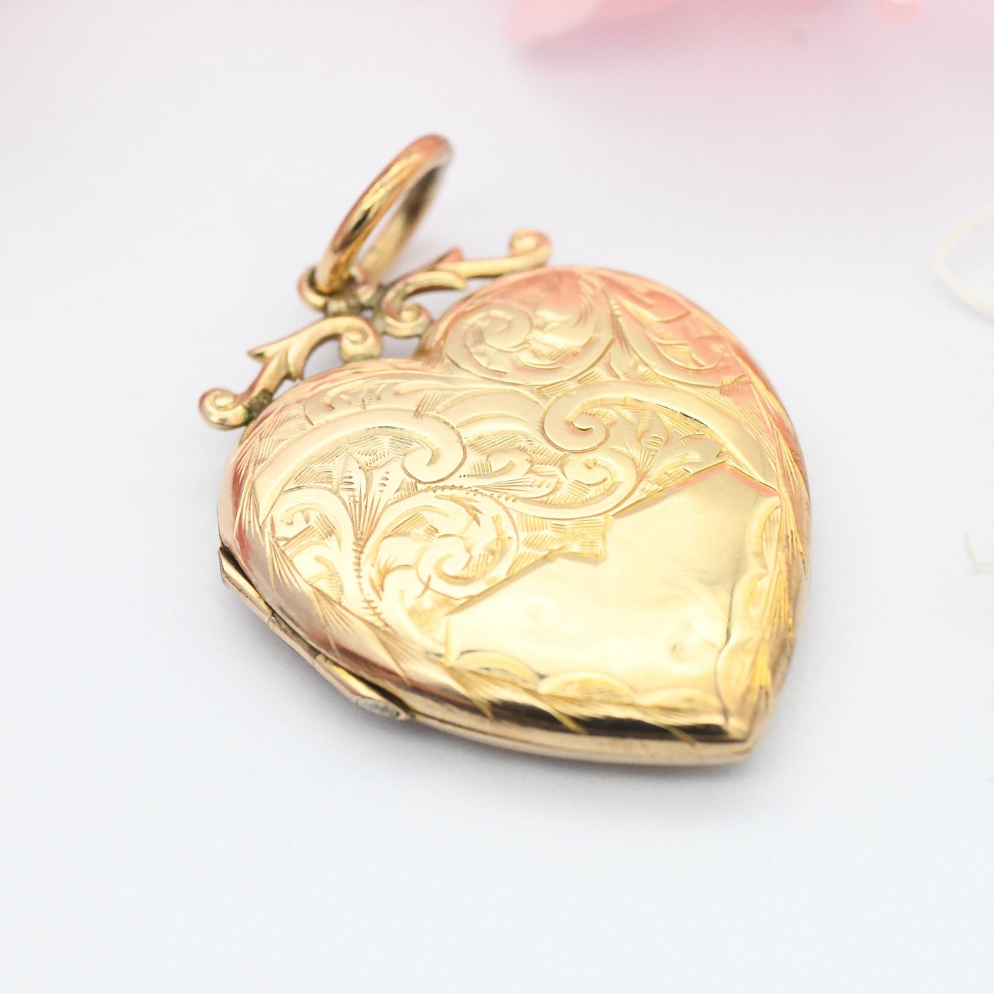 Antique 9ct Gold Back and Front Heart Locket with Engraved Floral Scrolling Design - Blank Engraving | Victorian Aesthetic Movement Flowers