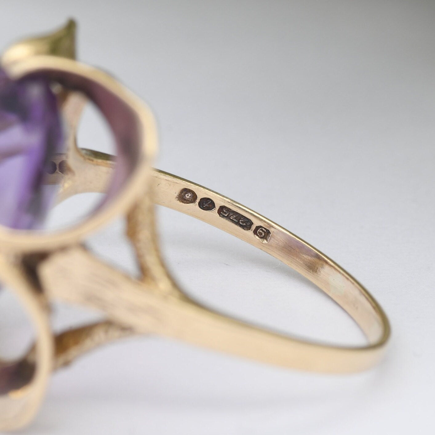 Vintage 9ct Gold Amethyst Ring 1974 - Chunky Statement Floral Setting | UK Size - Q 1/2 | US Size - 8 1/4