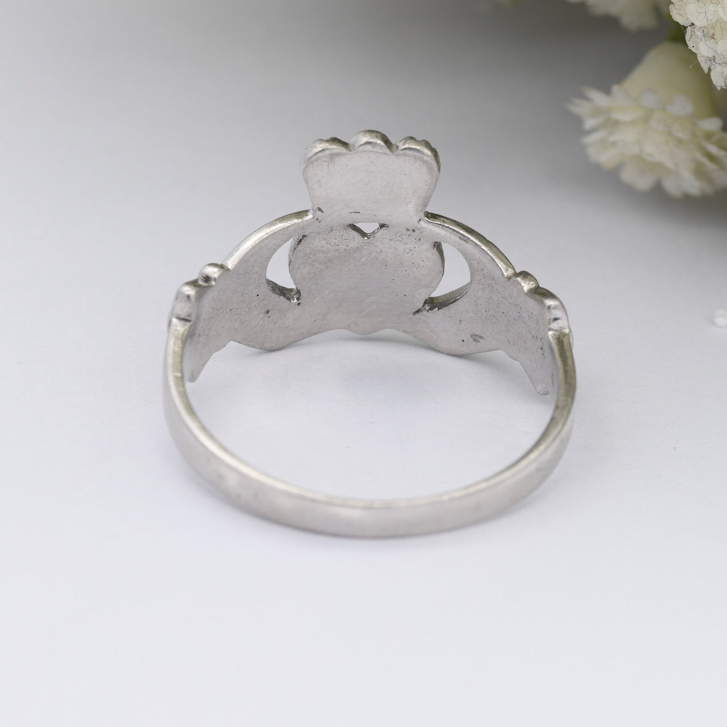 Vintage Sterling Silver Claddagh Ring - Hands Holding Heart Ring | UK Size - W | US - 11