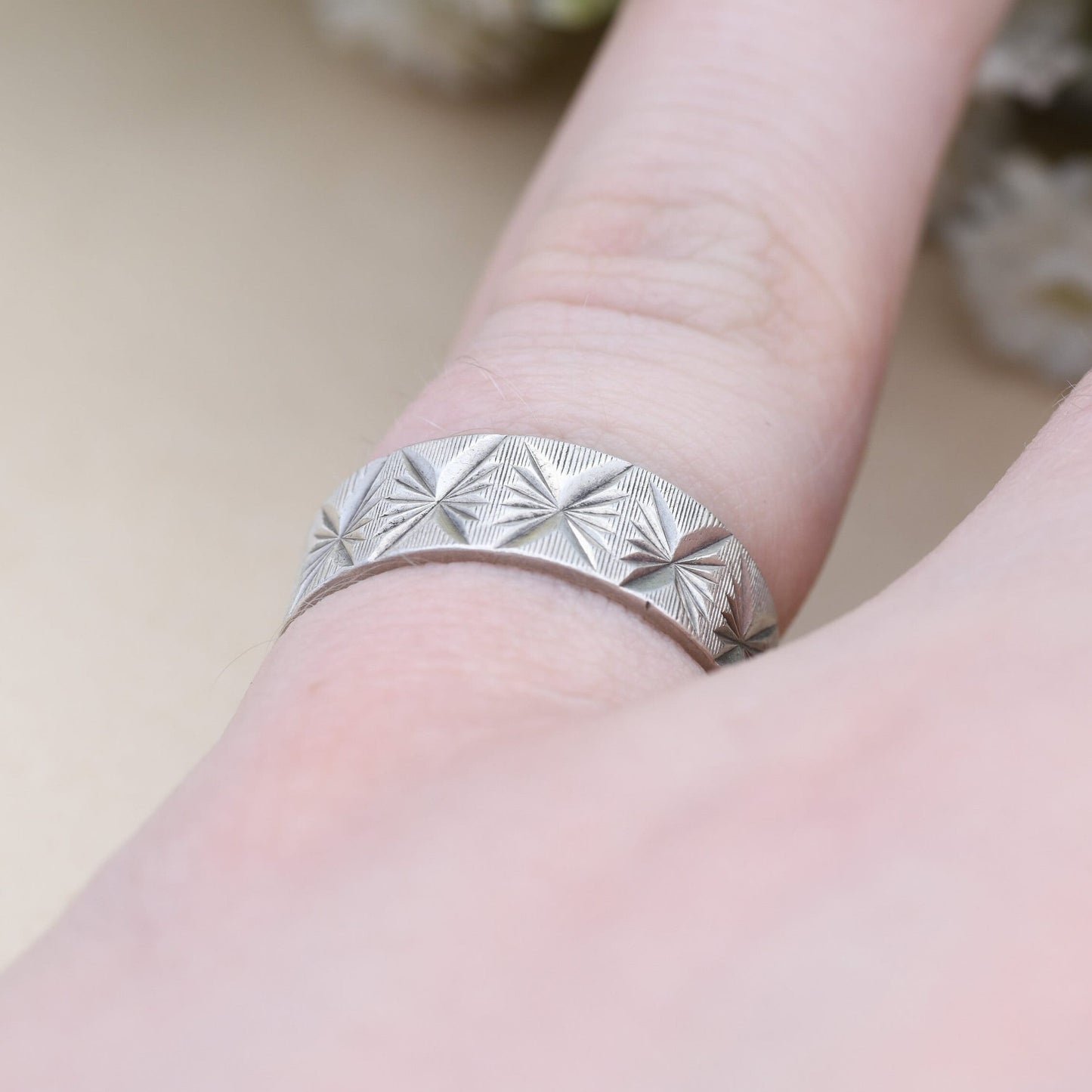 Vintage Sterling Silver Band Ring with Diamond Cut Star Design - Unisex Textured Silver | UK Size - L | US Size - 5 3/4