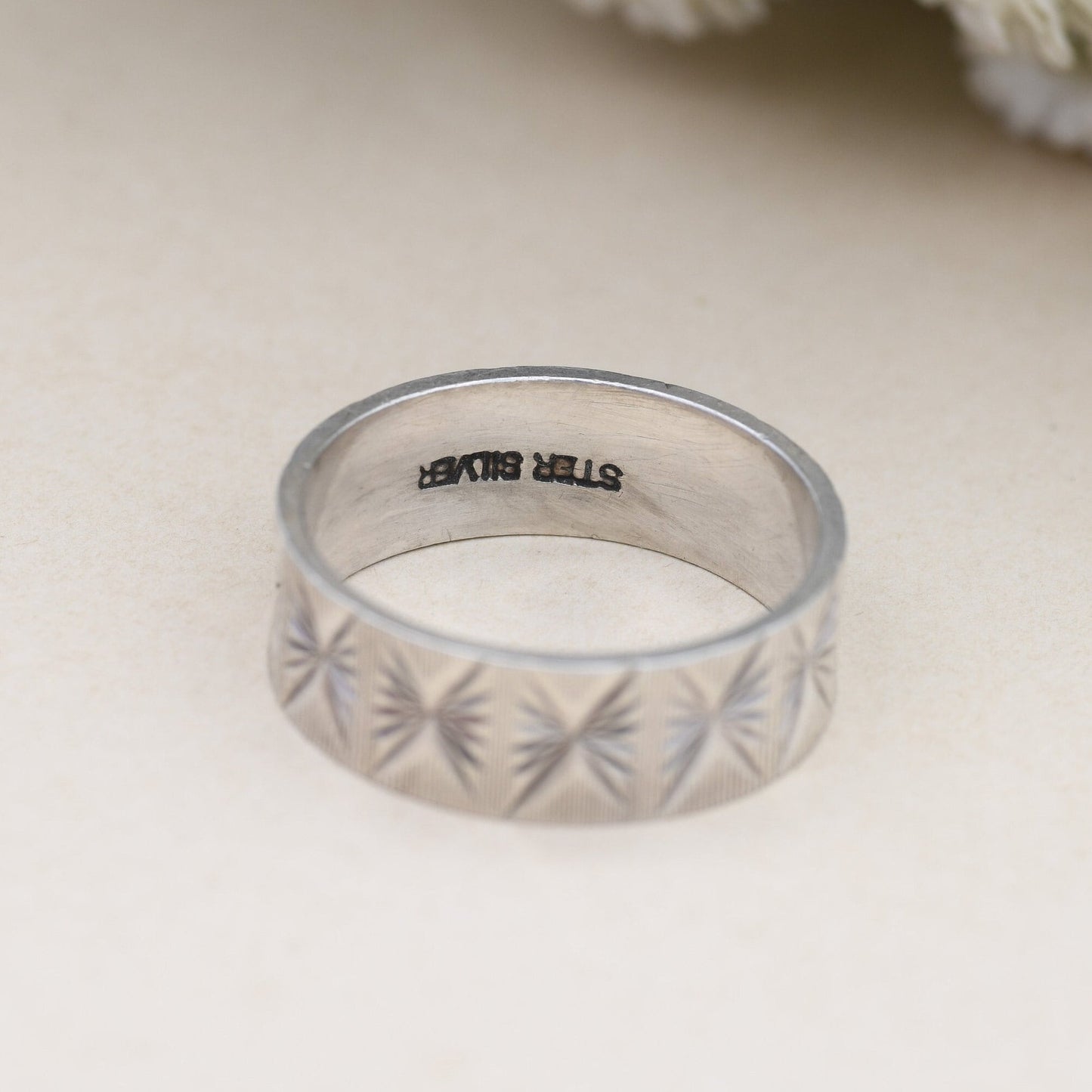 Vintage Sterling Silver Band Ring with Diamond Cut Star Design - Unisex Textured Silver | UK Size - L | US Size - 5 3/4