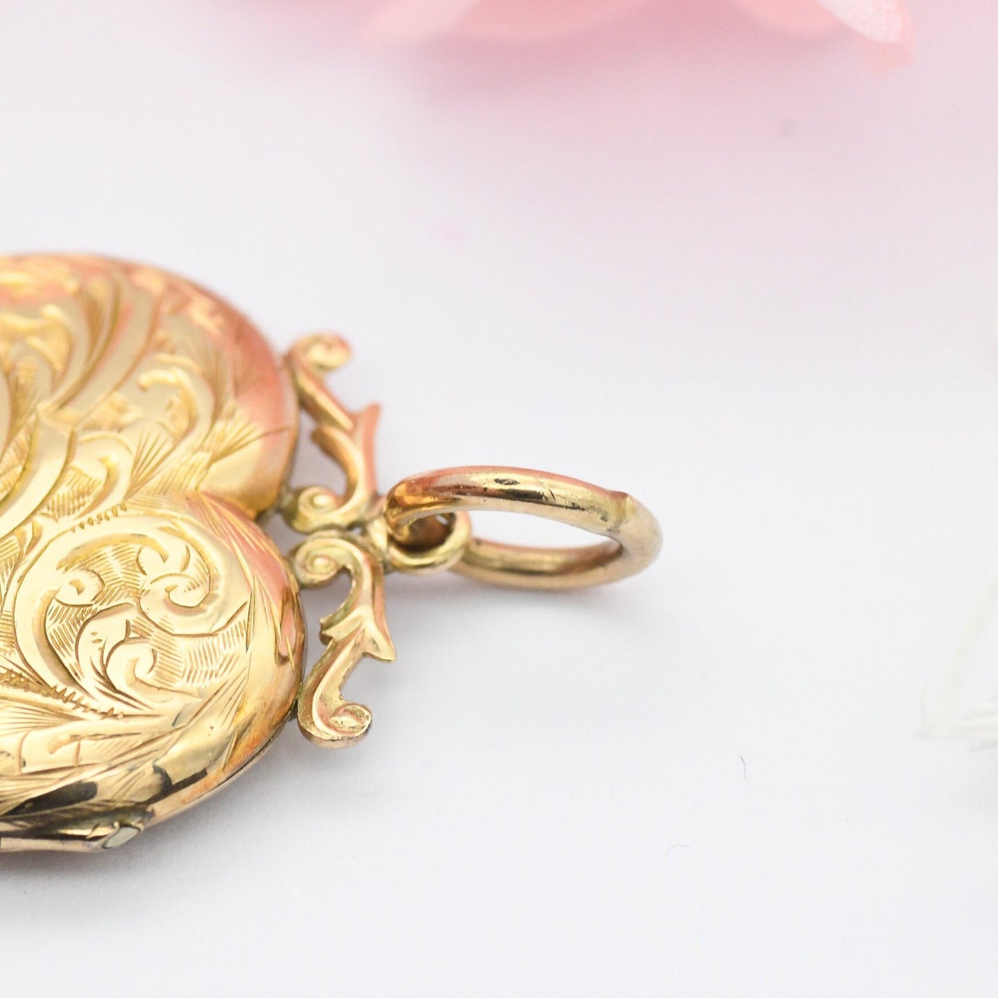 Antique 9ct Gold Back and Front Heart Locket with Engraved Floral Scrolling Design - Blank Engraving | Victorian Aesthetic Movement Flowers