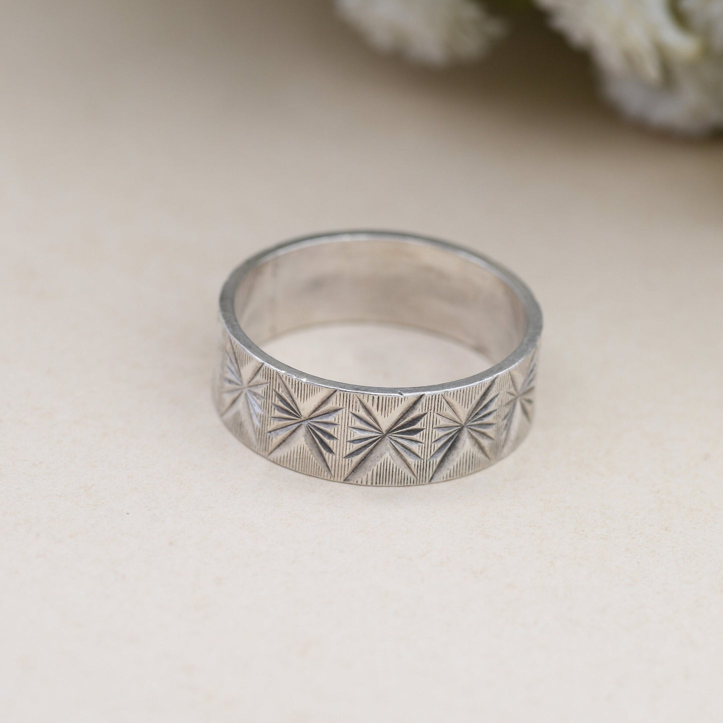 Vintage Sterling Silver Band Ring with Diamond Cut Star Design - Unisex Textured Silver | UK Size - L | US Size - 5 3/4