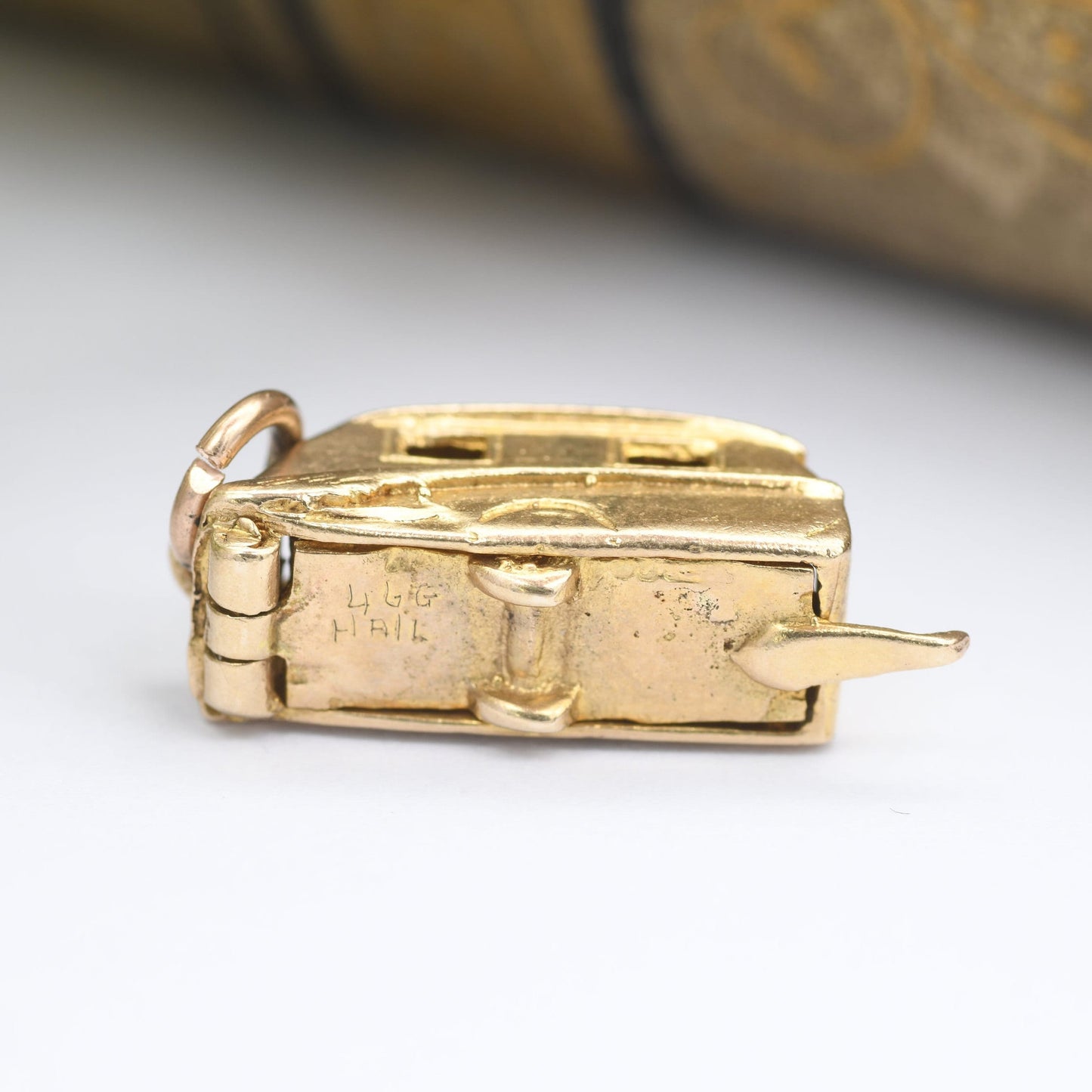 Vintage 9ct Gold Caravan Trailer Charm Pendant - Retro Car Enthusiast | Nicely Detailed