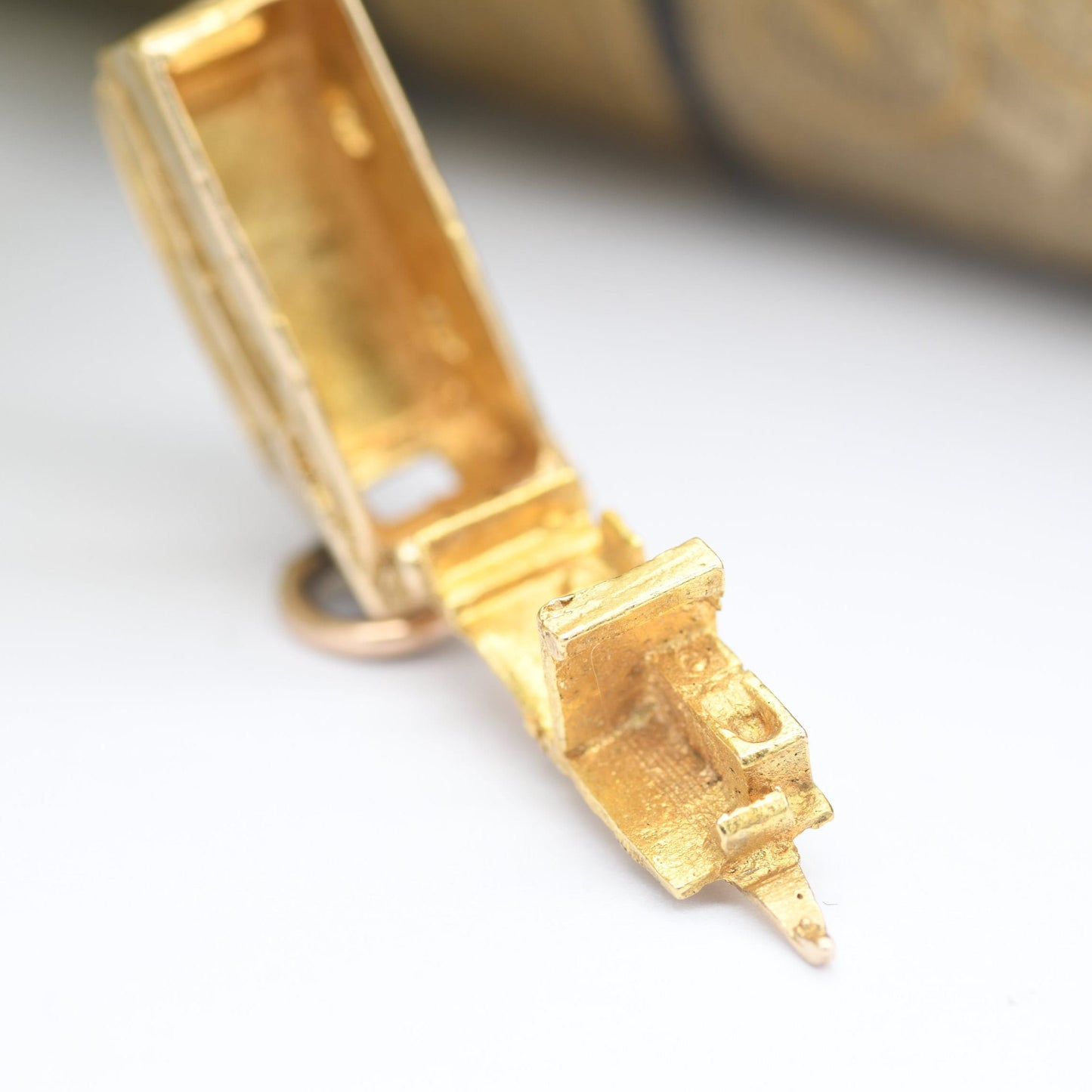 Vintage 9ct Gold Caravan Trailer Charm Pendant - Retro Car Enthusiast | Nicely Detailed