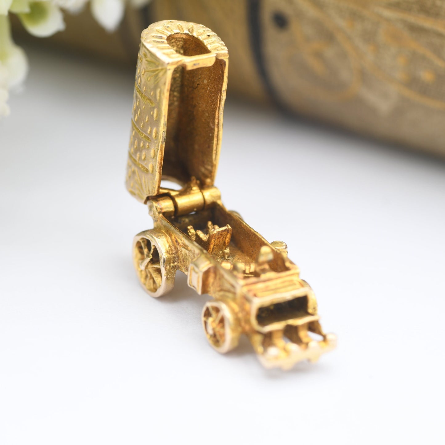 Vintage 9ct Gold Vardo Opening Caravan Charm Pendant 1970 - Nicely Detailed | Articulated Charm | Fortune Teller