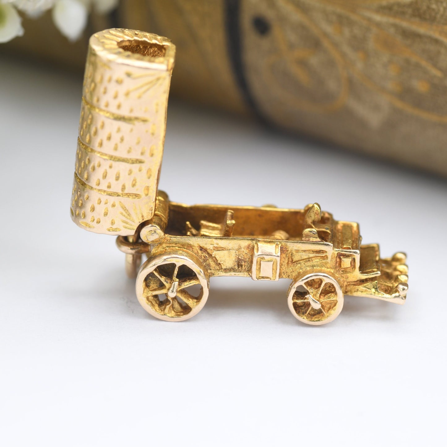 Vintage 9ct Gold Vardo Opening Caravan Charm Pendant 1970 - Nicely Detailed | Articulated Charm | Fortune Teller