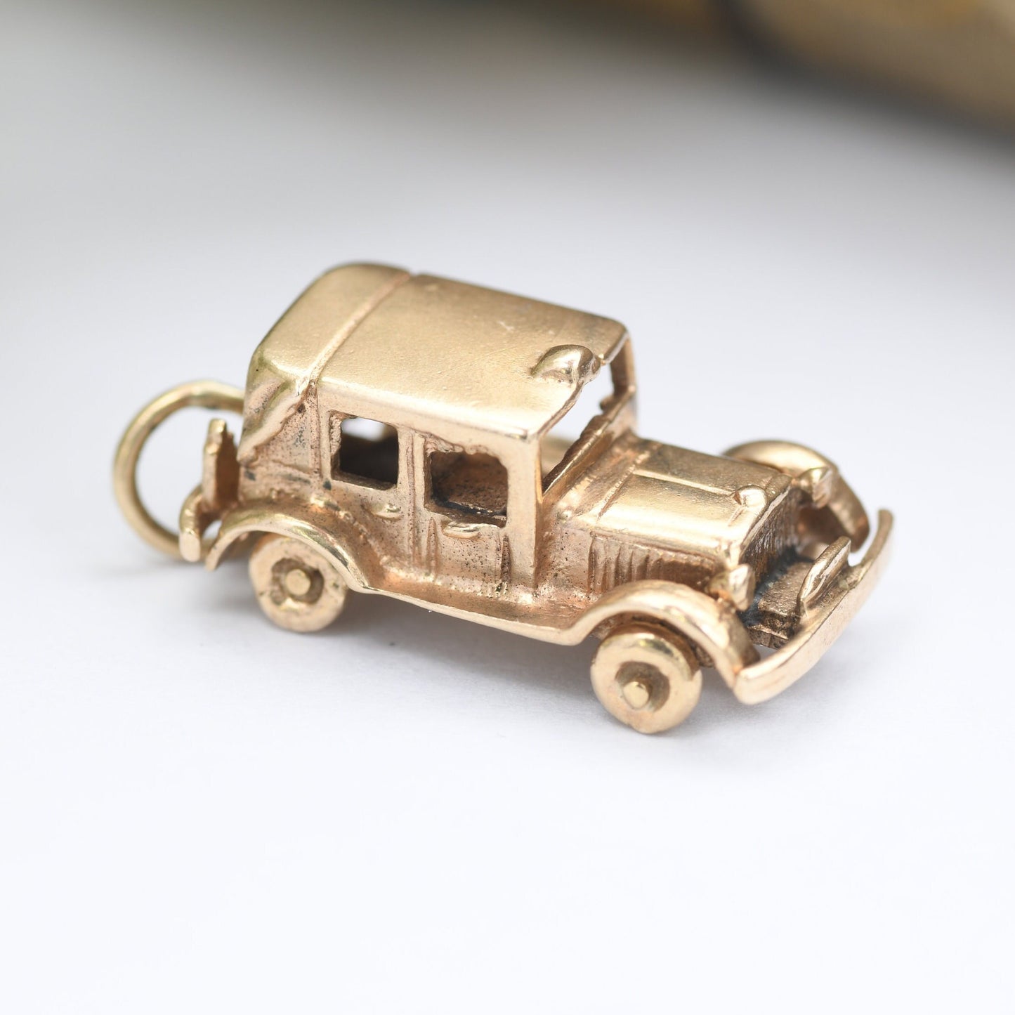 Vintage 9ct Gold Classic Car Charm Pendant 1958 - Spinning Wheels | Retro Car Enthusiast | Nicely Detailed